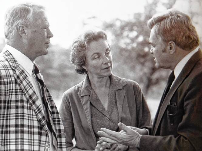 Tom Salmon, right, and fellow former Democratic governor Philip Hoff meet in 1984 with Madeleine Kunin, who that year became the first woman to win Vermont’s top post. (VtDigger archive photograph)